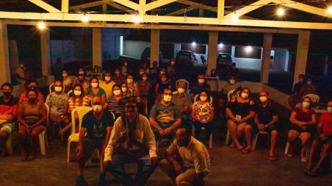 Apresentação do espetáculo Chico Jararaca em uma comunidade rural.