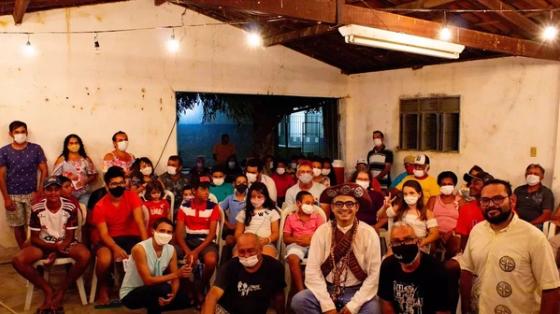Apresentação do espetáculo Chico Jararaca em uma comunidade rural.