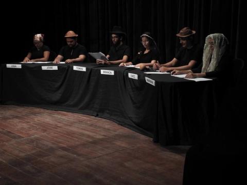 Grupo de pessoas participando do evento e debatendo a Dramaturgia Potiguar.