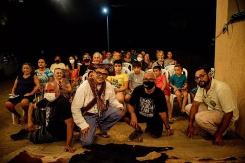 Apresentação do espetáculo Chico Jararaca em uma comunidade rural.