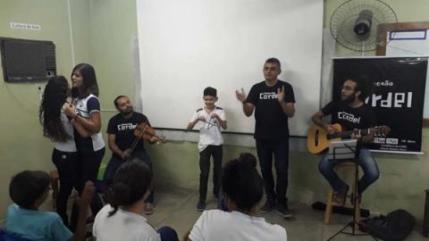 Apresentação do projeto Conexão Cordel em sala.