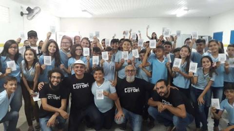 Apresentação do projeto Conexão Cordel em sala.