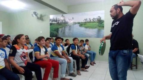 Apresentação do projeto Conexão Cordel em sala.
