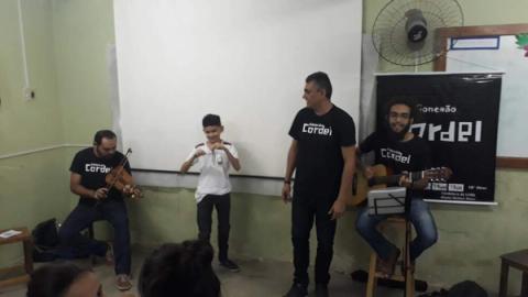 Apresentação do projeto Conexão Cordel em sala.