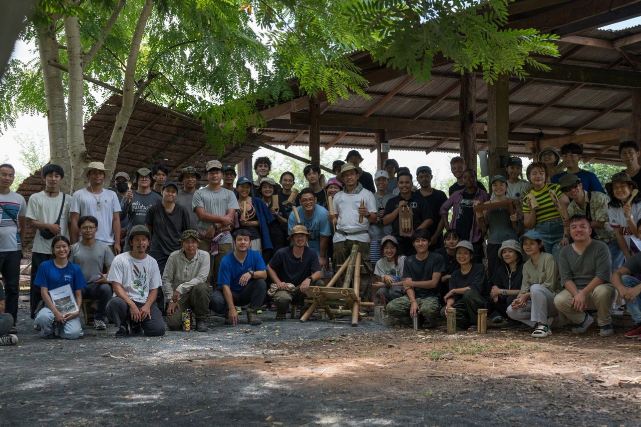 A large group of Pham workshop participants together