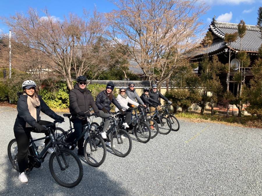 Noru limits tour sizes to 8 people.