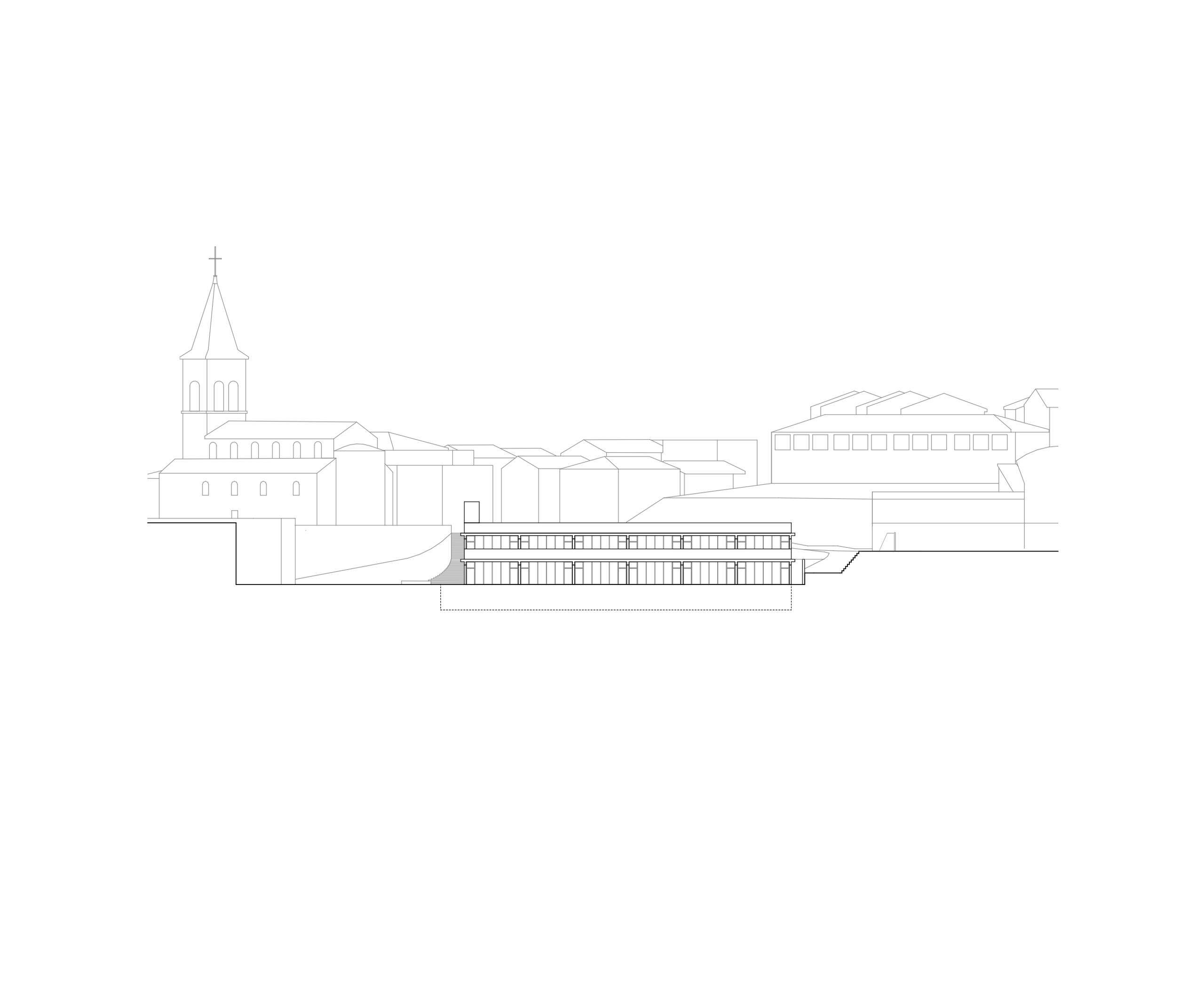 Coupe urbaine de la Maison des familles à Limonest, volume en terrasses encastré dans la pente sous le parvis de l’église, façades horizontales largement vitrées.