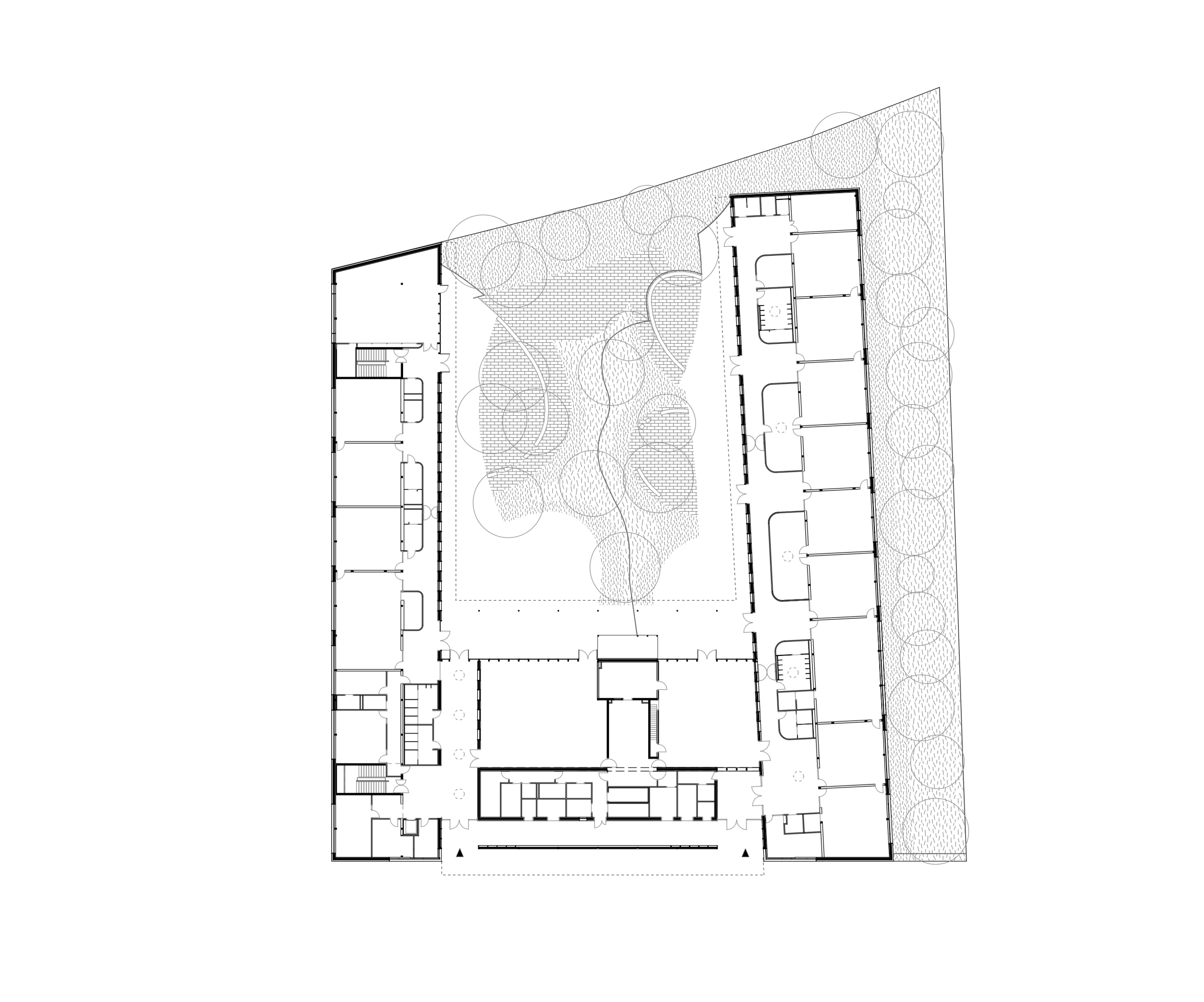 Plan masse des groupes scolaires Jacqueline Auriol et Jean Jaurès au Bourget, en U autour d’une cour plantée, montrant classes, circulations et espaces communs.