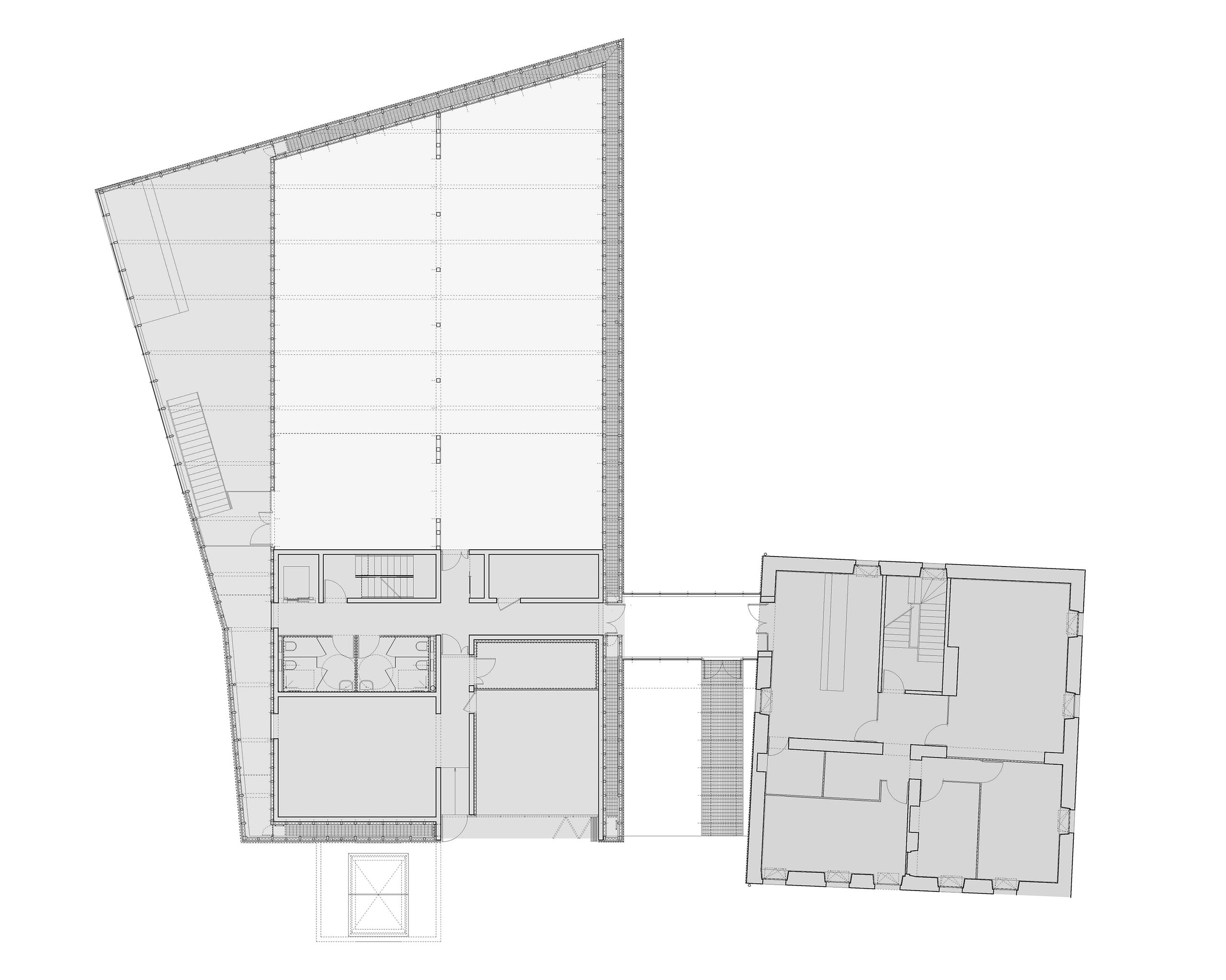 Plan de niveau de la Maison du Parc du Haut-Jura à Lajoux montrant le volume d’extension trapézoïdal accolé au bâti existant en maçonnerie.