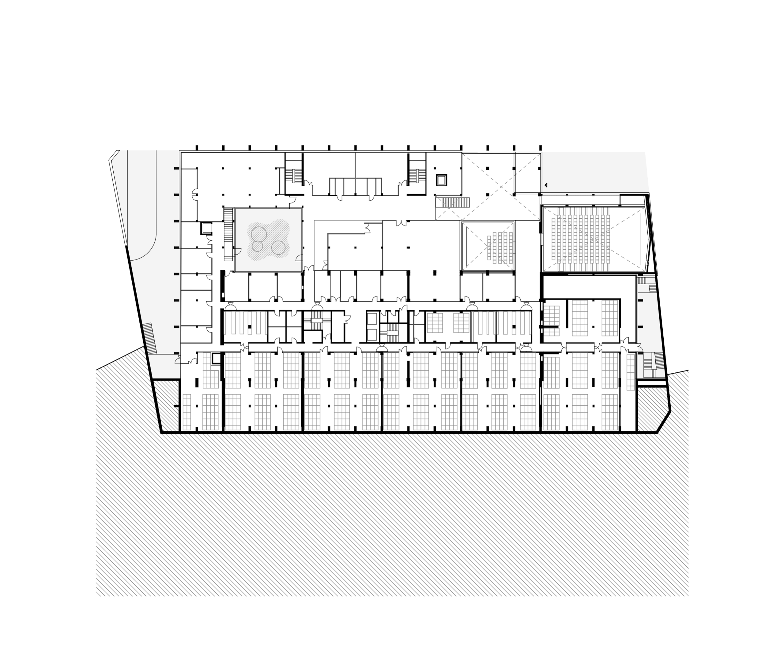 Plan de niveau du socle de l’IGH Émile Loubet à Saint-Étienne, montrant la restructuration en plateaux mixtes, patios intérieurs et grands plateaux de bureaux.