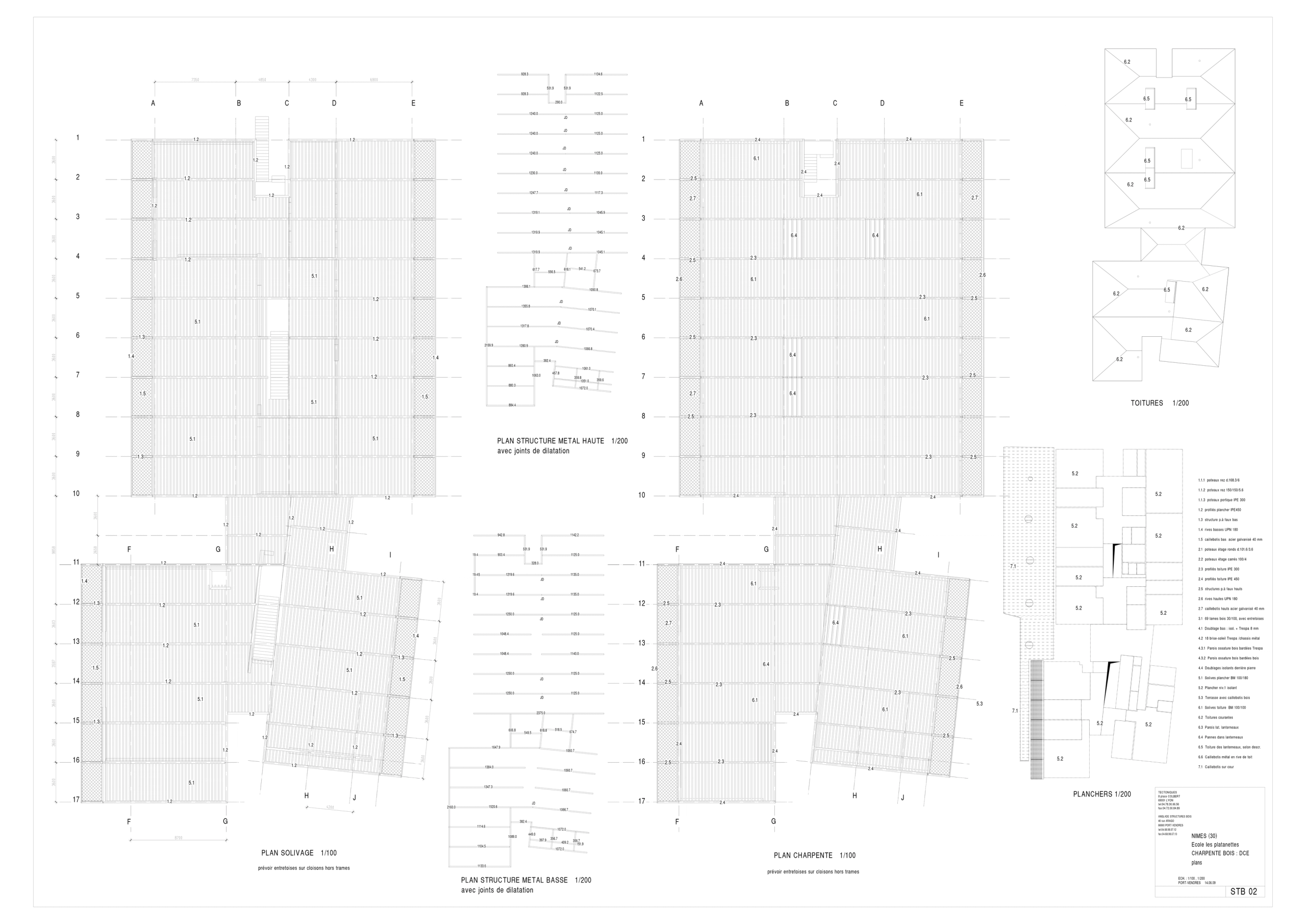 Plan technique de l’école et centre de loisirs Jean Carrière à Nîmes, montrant la trame structurelle métal/bois, les toitures fragmentées et la circulation en croix.