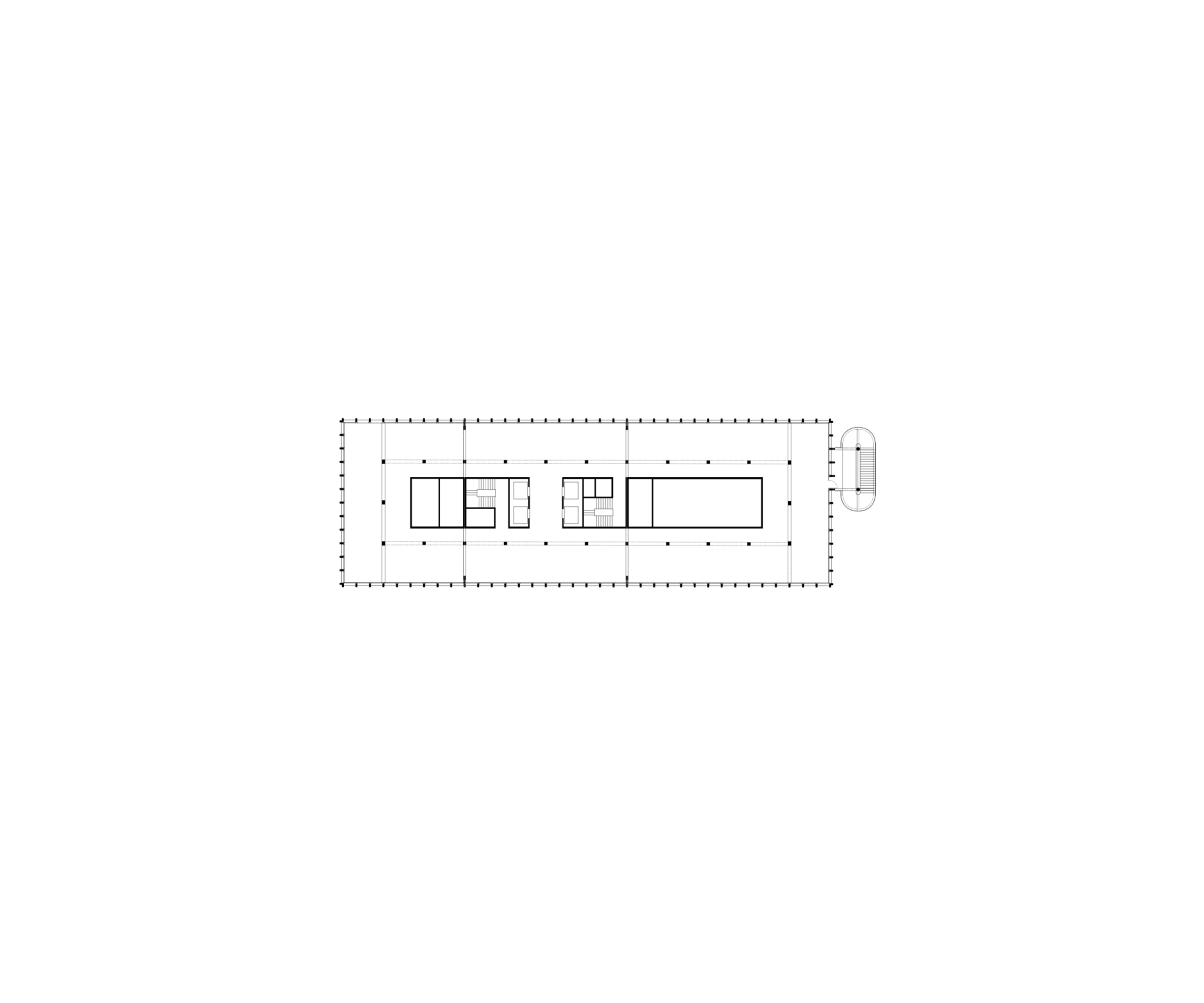 Plan de niveau de la tour réhabilitée Émile Loubet à Saint-Étienne, montrant plateau libre, noyaux techniques centraux et escalier extérieur ajouté.
