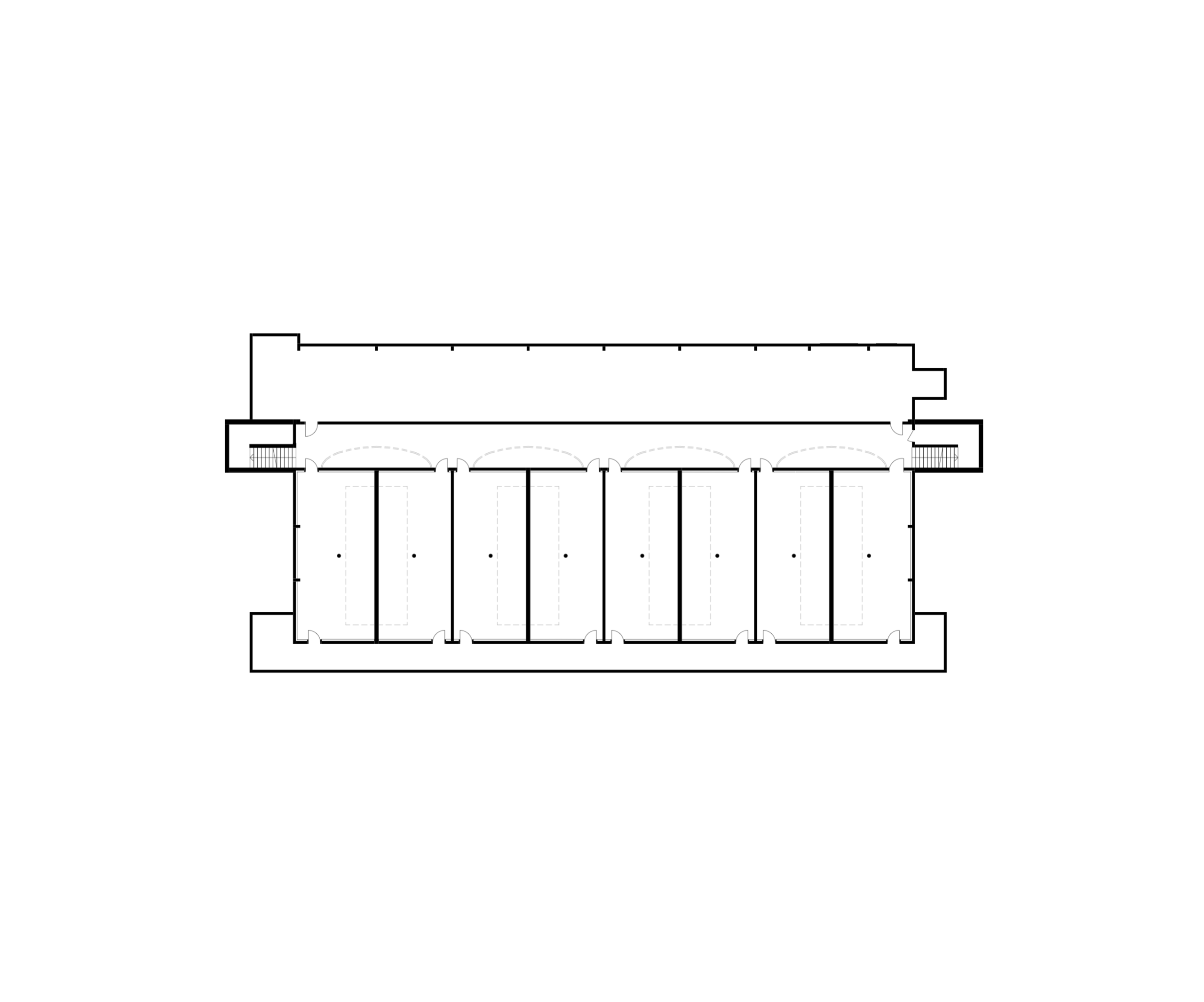 Plan de niveau du poste source de Cusset à Villeurbanne, montrant cinq nefs techniques parallèles, circulations latérales et noyaux de distribution en extrémité.