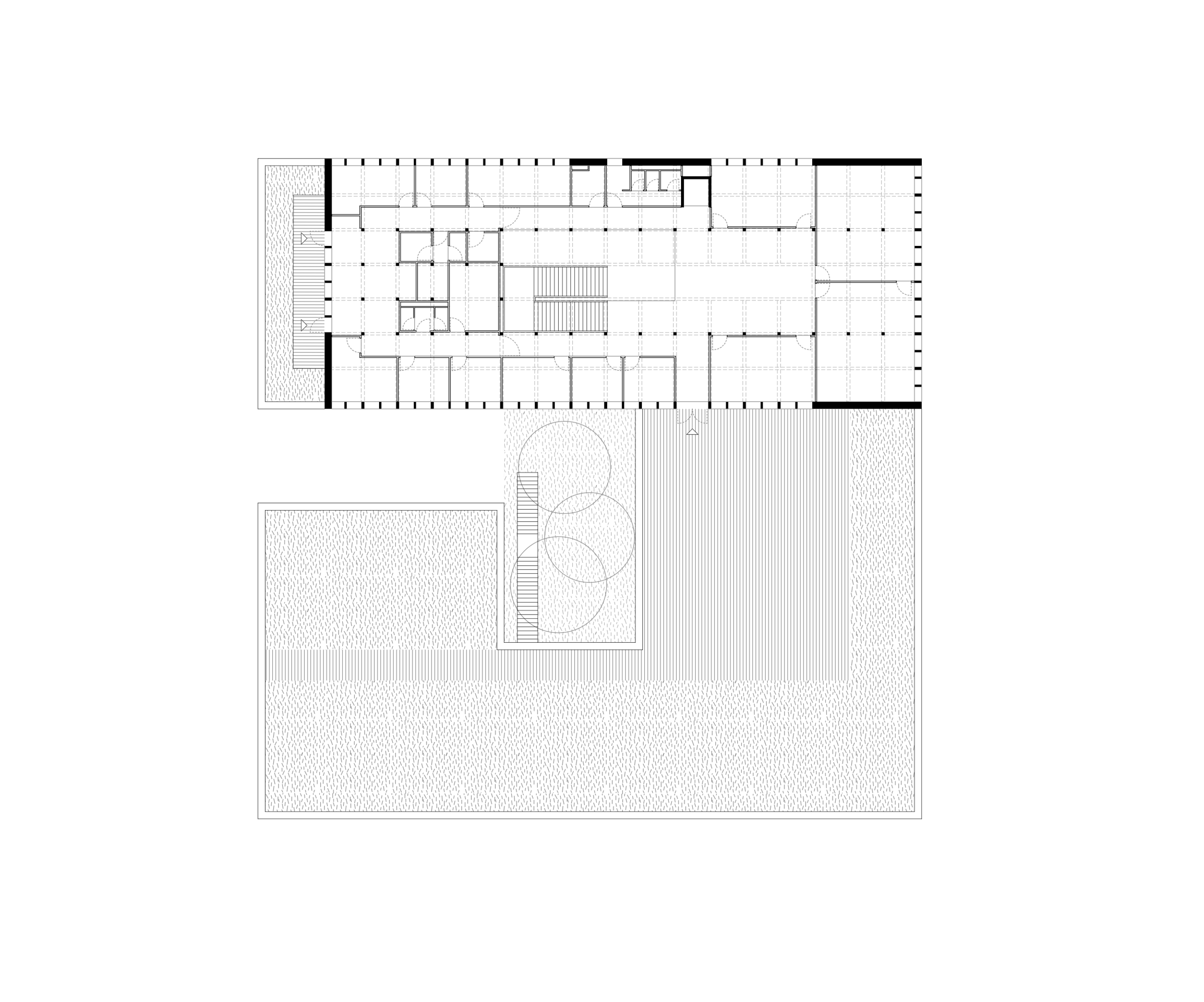 Plan d’étage des équipements universitaires à Vaulx-en-Velin par Tectoniques, montrant plateau de salles, circulations centrales et patio paysager circulaire.