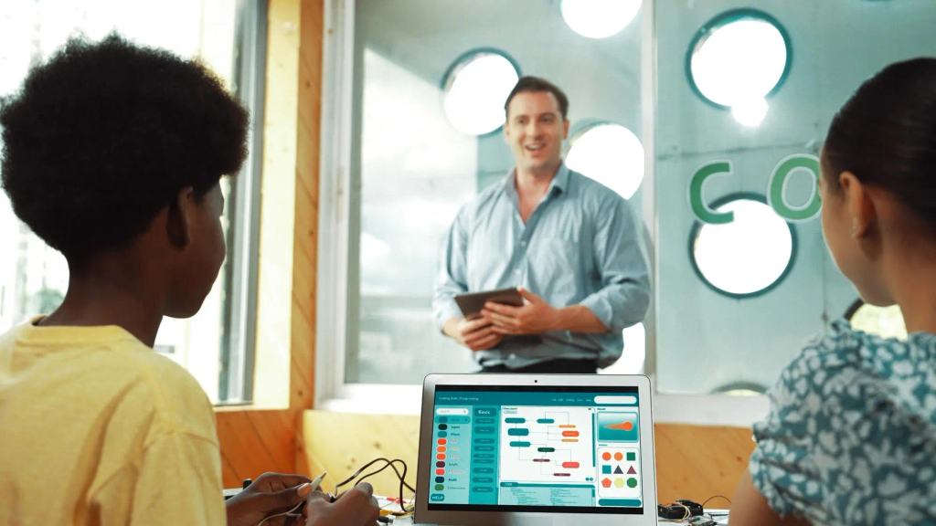 In App Guidance vs Structured Customer Training