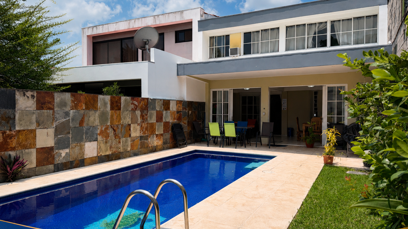 Casa con Piscina en Cumbres de la Escalón