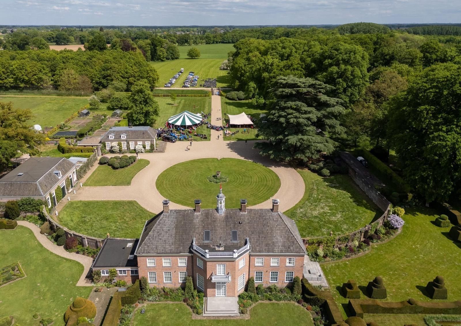 Testafbeelding van Zanggroep Spontaan tijdens een voorjaarsoptreden.