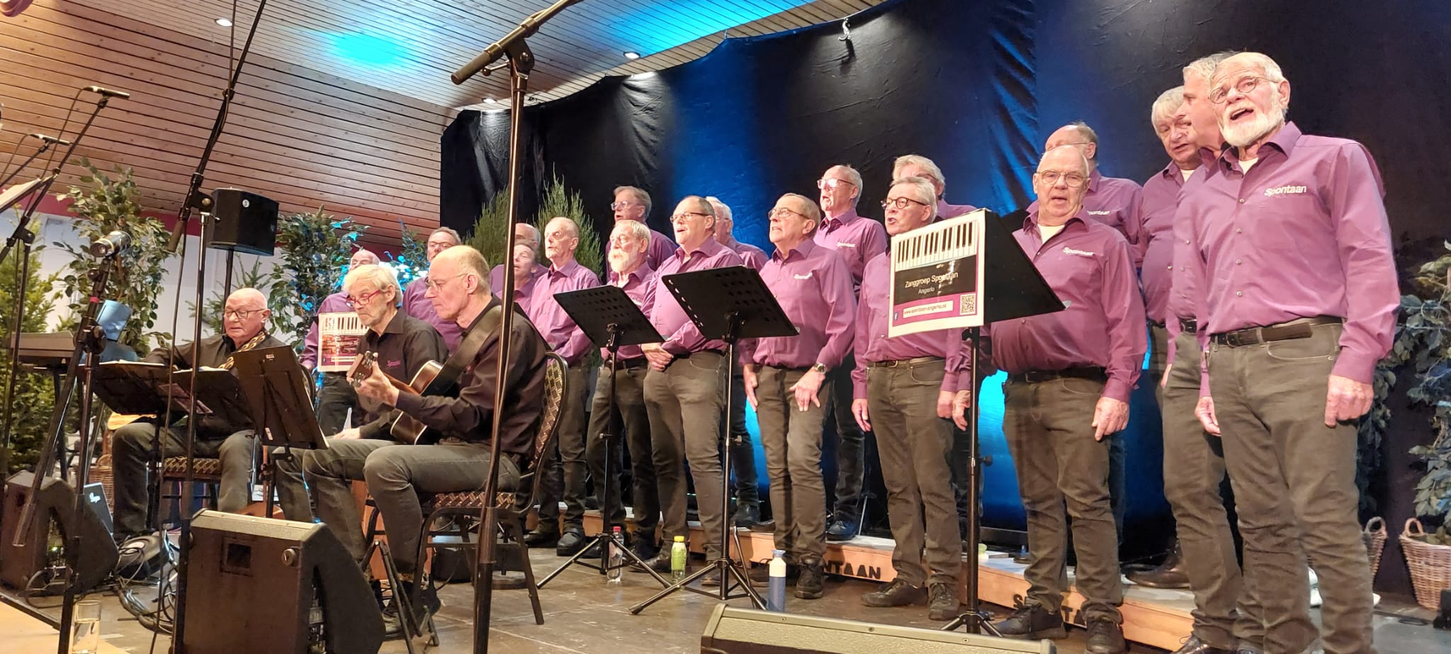 Testafbeelding van Zanggroep Spontaan tijdens een concert.