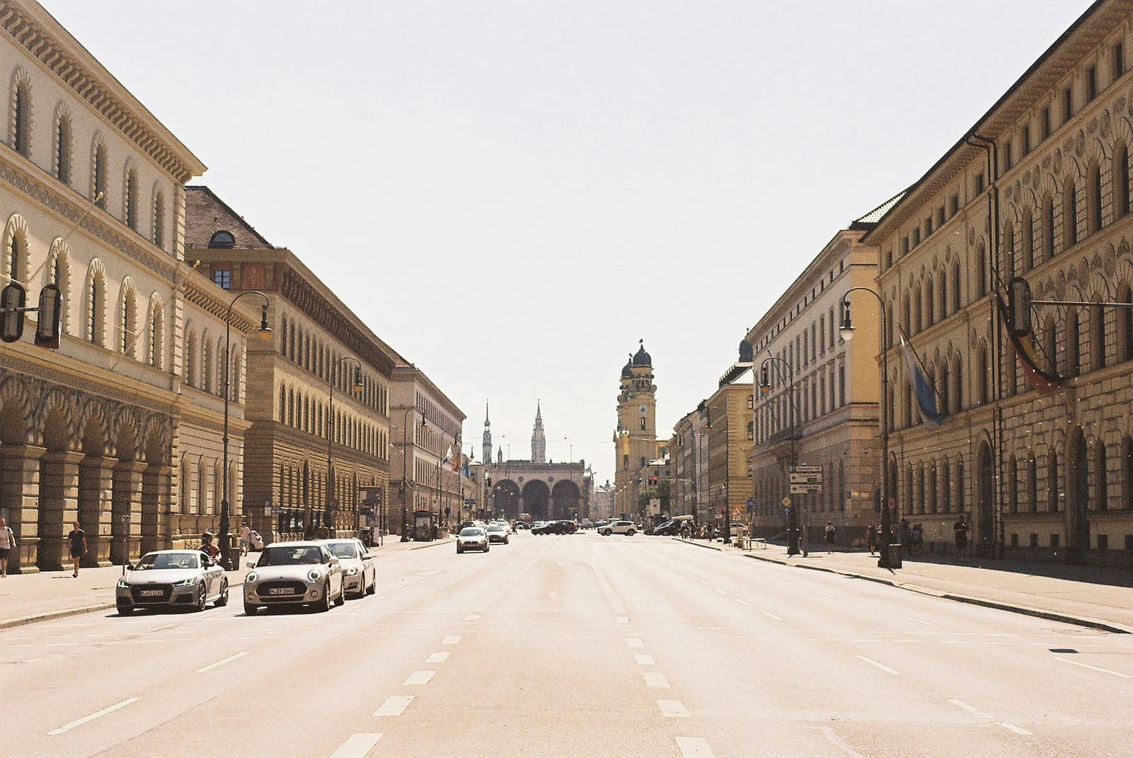 Münchner Straßenszene als Motiv für Drehs in München und Bayern.