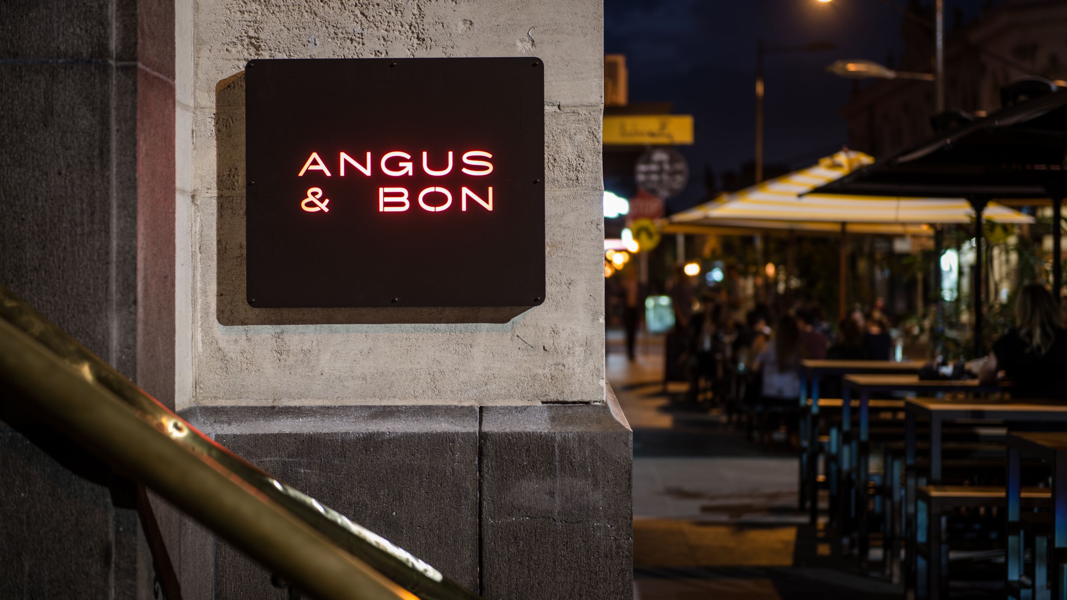 Angus & Bon | Alter