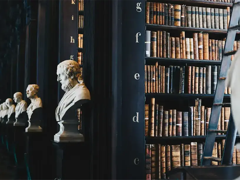 Et bibliotek fyldt med juridiske bøger