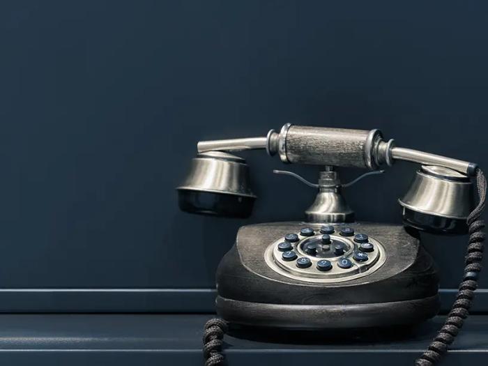 En gammeldags sort telefon