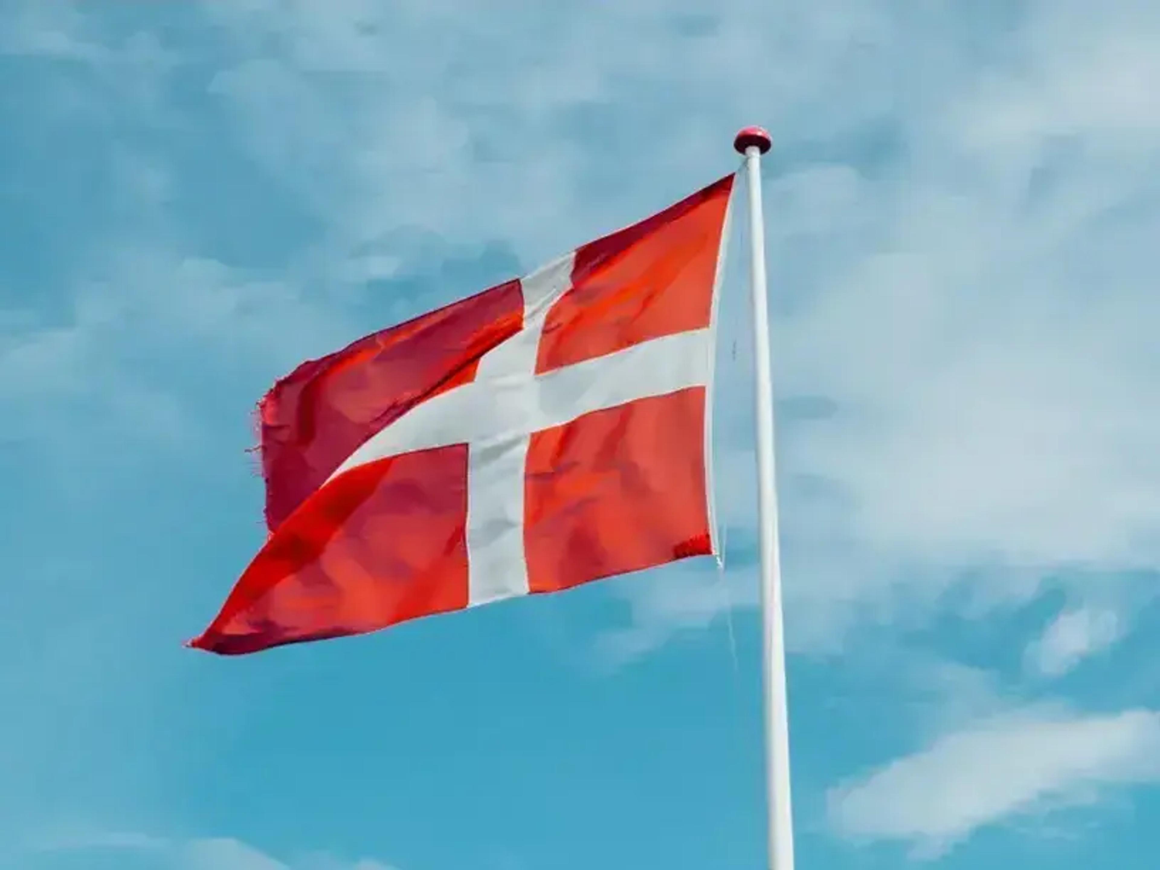 Et flag vajer i vinden.