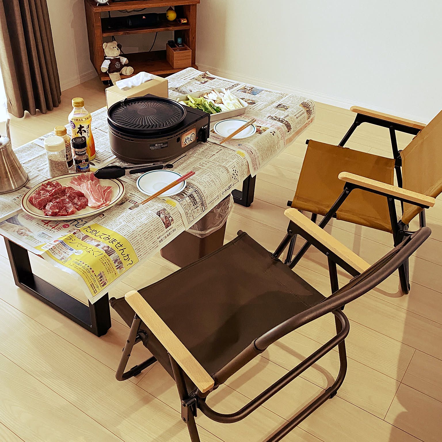 An Iwatani Yakimaru grill used indoors for tabletop yakiniku in a Japanese apartment.