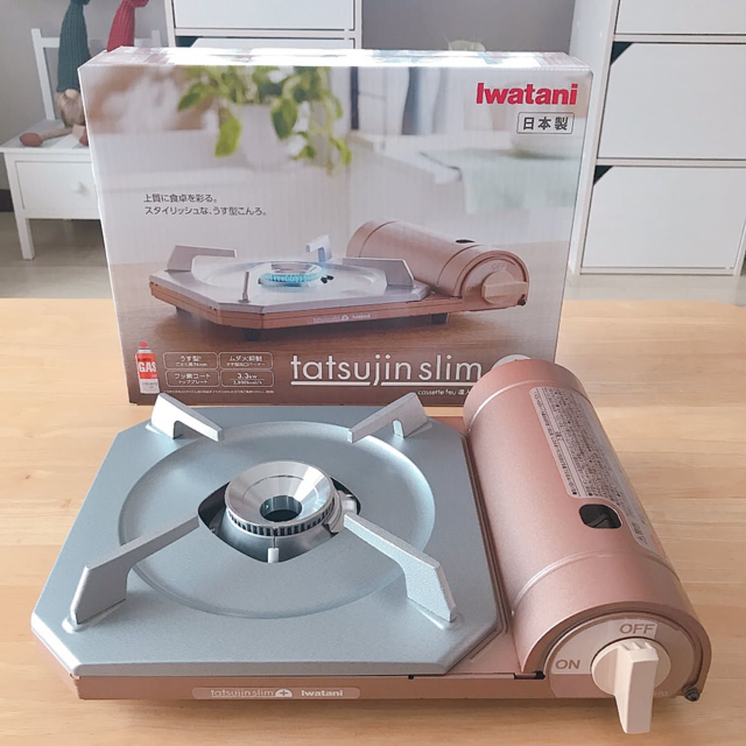 An Iwatani Tatsujin Slim cassette stove displayed with its product box.