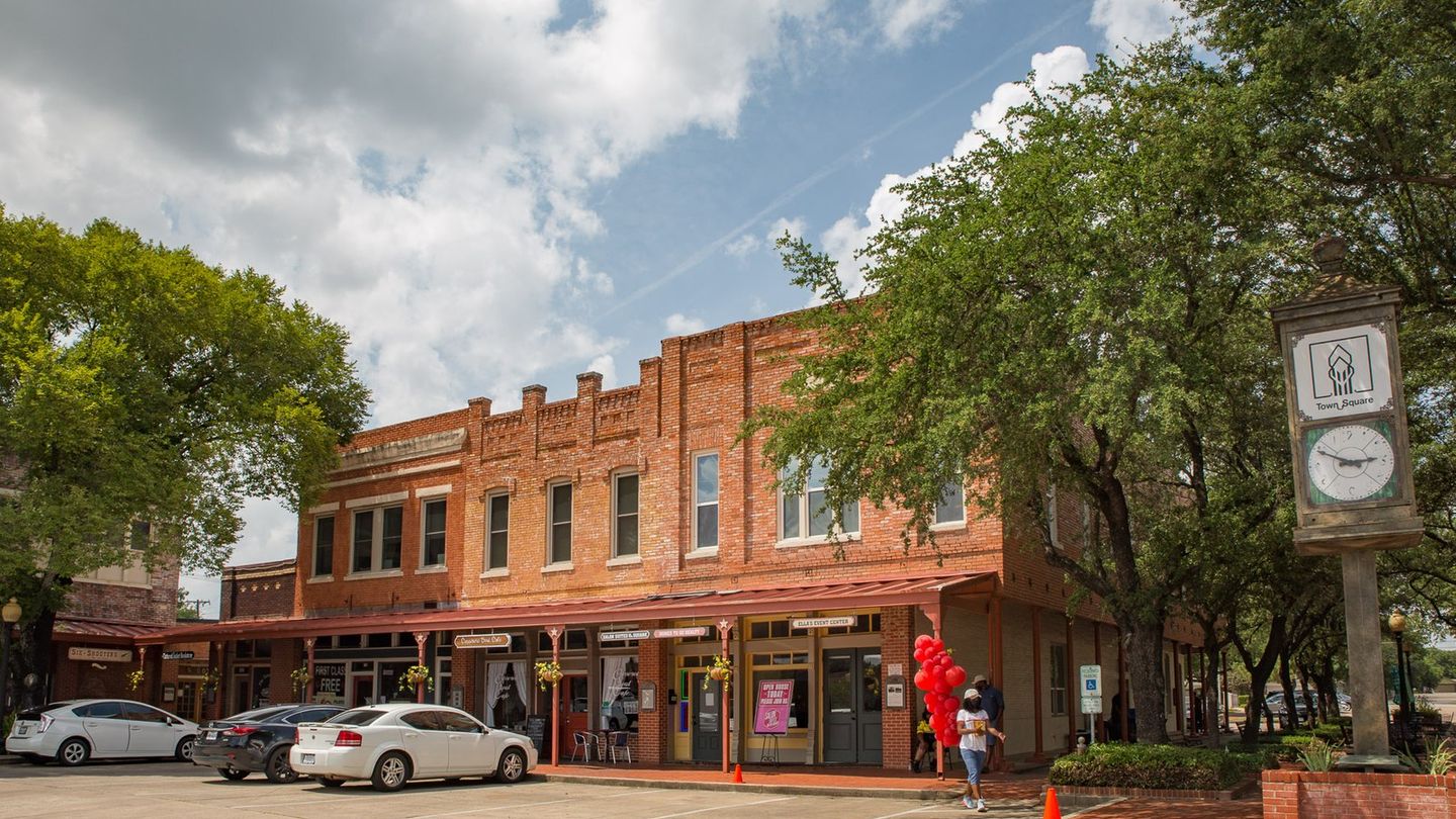 Downtown Lancaster offers historic charm and modern amenities.