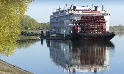 The American Empress riverboat, docked at Howard Amon Park, provides scenic tours of the Columbia River. Photo credit: Indigoiris / Shutterstock.com