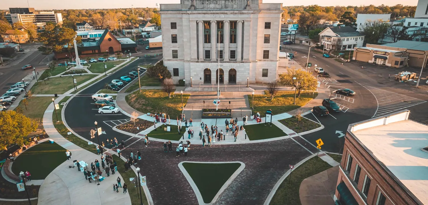 Texarkana, USA is Paying Remote Workers Over $17,000 in Incentives to ...