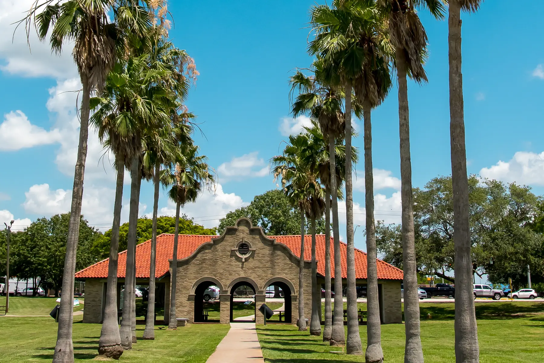Pasadena is home to beautiful parks and palm trees, including Clear Lake Park. Photo credit: Mark Taylor Cunningham / Shutterstock.com