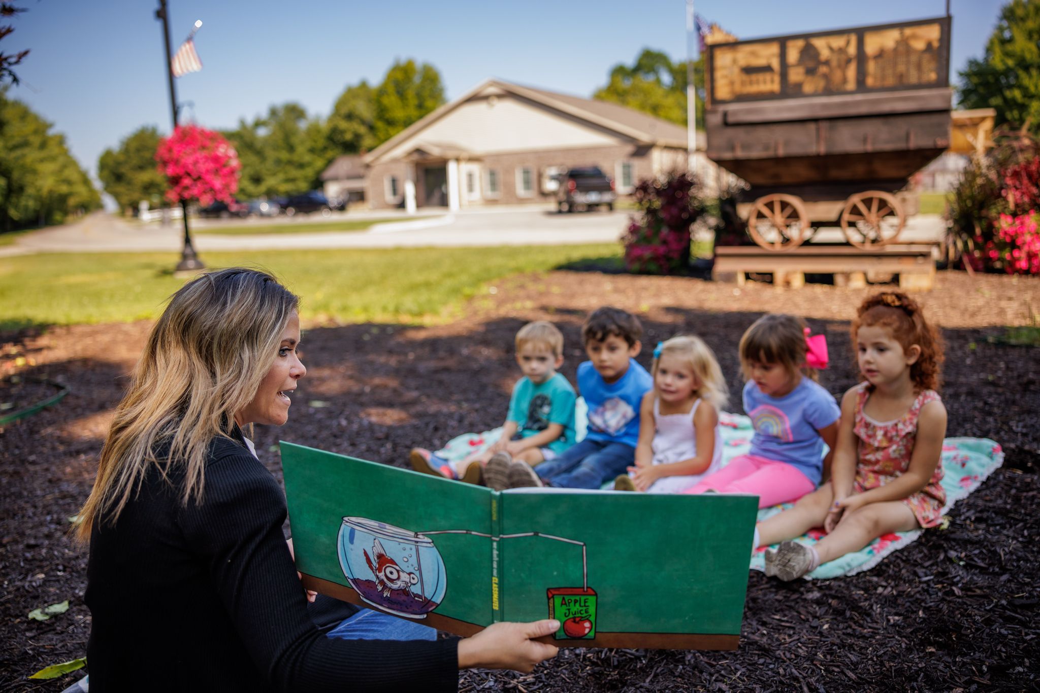 Elkhart%2C+Indiana%3A+Local+Man+Builds+World%27s+Largest+Lawn+Gnome+Collection