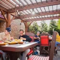 Stop into one of the many unique and delicious restaurants in Daviess County.