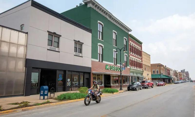 Downtown Marshalltown, IA (Photo credit: Marshalltown Chamber of Commerce)