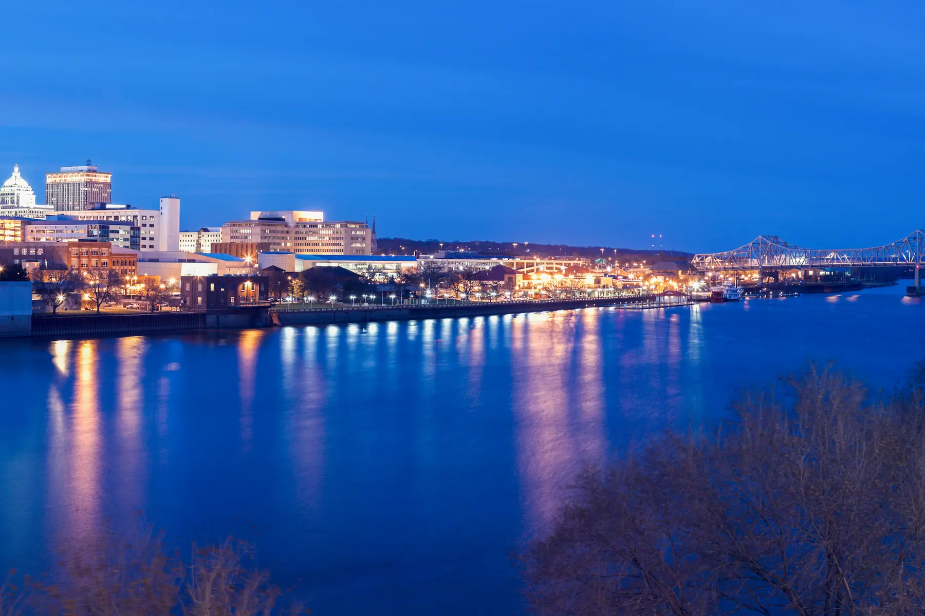 Home to restaurants, museums, and entertainment, the downtown Peoria RiverFront District is the oldest urban area in Illinois.