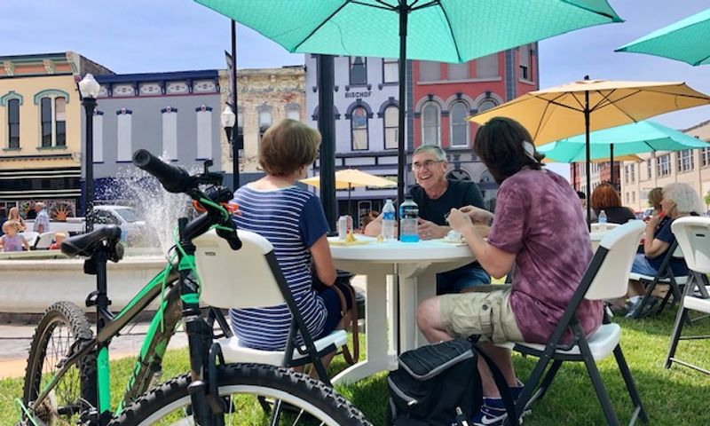 Residents eating during the summertime