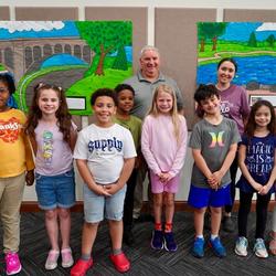 School children and Town Manager