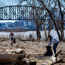 Community Cleanup at Falls of the Ohio State Park