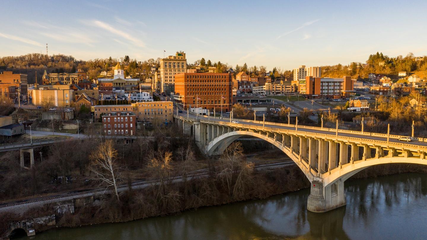 The Million Dollar Bridge connects the towns of Fairmont and Palatine over the Monongahela River. Photo credit: Steve Heap / Shutterstock.com
