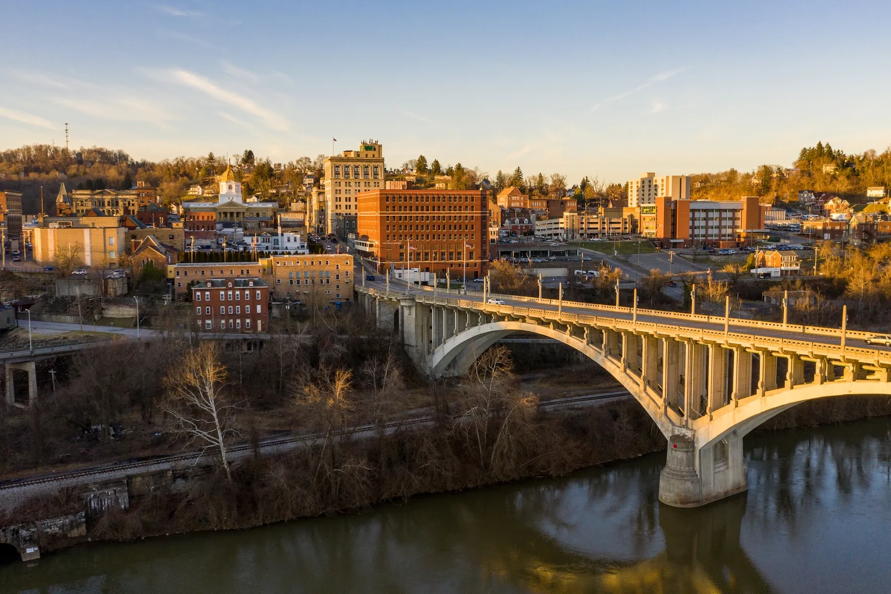 The Million Dollar Bridge connects the towns of Fairmont and Palatine over the Monongahela River. Photo credit: Steve Heap / Shutterstock.com