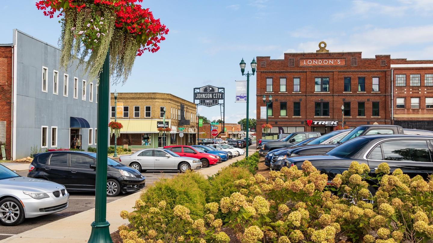 Enjoy history, food, music, art, and more in downtown Johnson City. Photo credit: Nolichuckyjake / Shutterstock.com