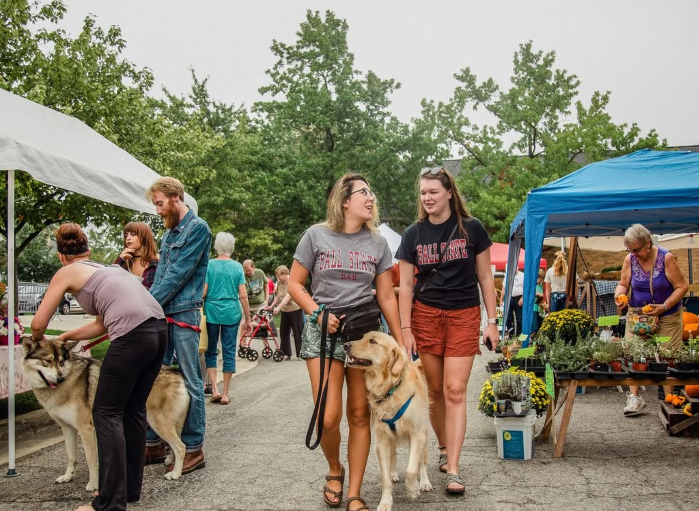 Summer farmer's market at Minnestria (Image Credit: Destination: Muncie)