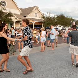 Zionsville Street Dance (Credit: Zionsville Chamber of Commerce)