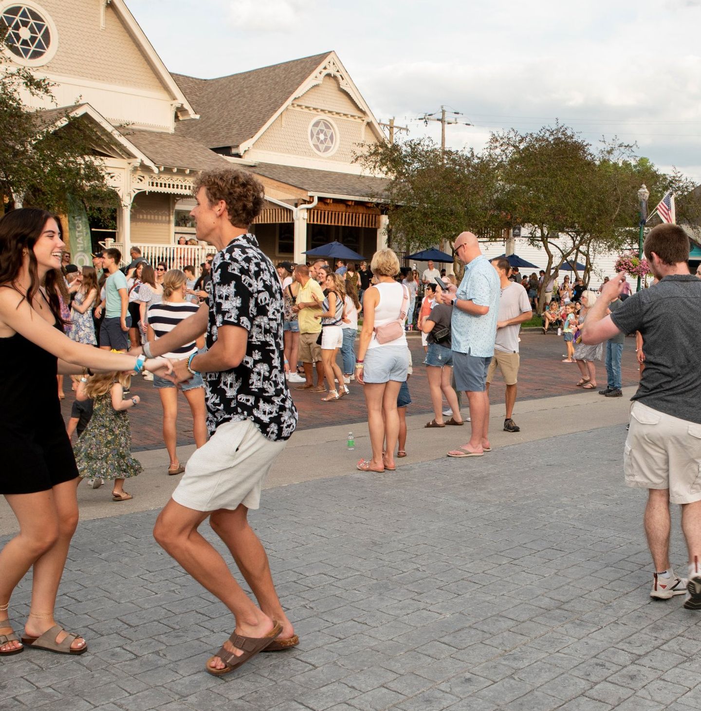 Zionsville Street Dance (Credit: Zionsville Chamber of Commerce)