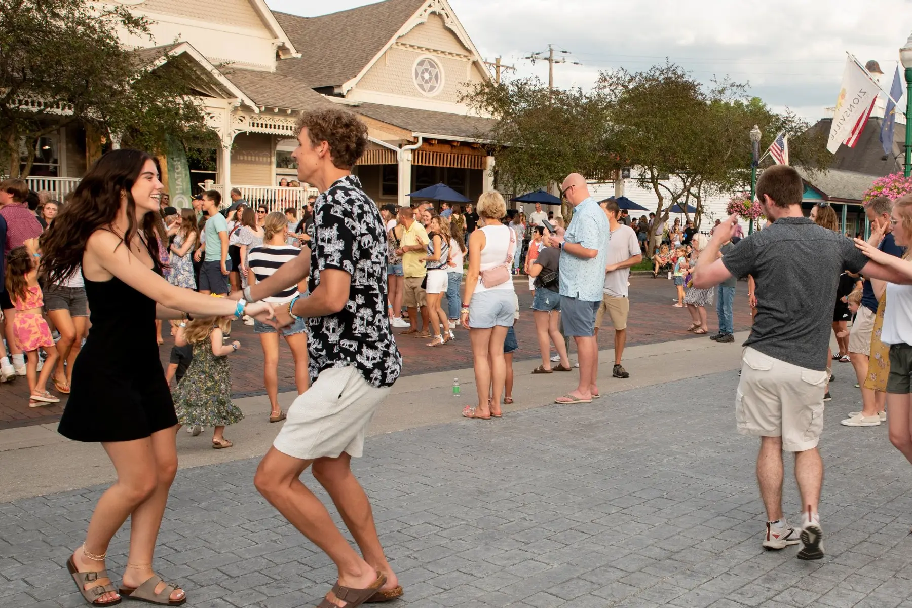Zionsville Street Dance (Credit: Zionsville Chamber of Commerce)