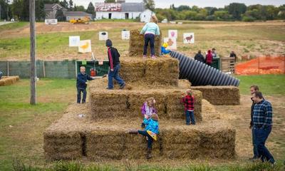 Polly's Pumpkin Patch (Image Credit: Travel Calumet)