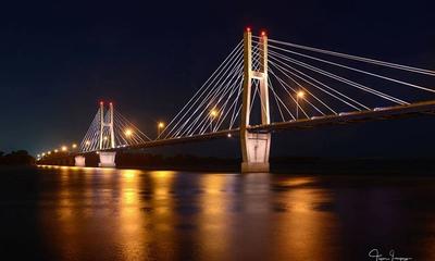 Bridge over the Mississippi at night