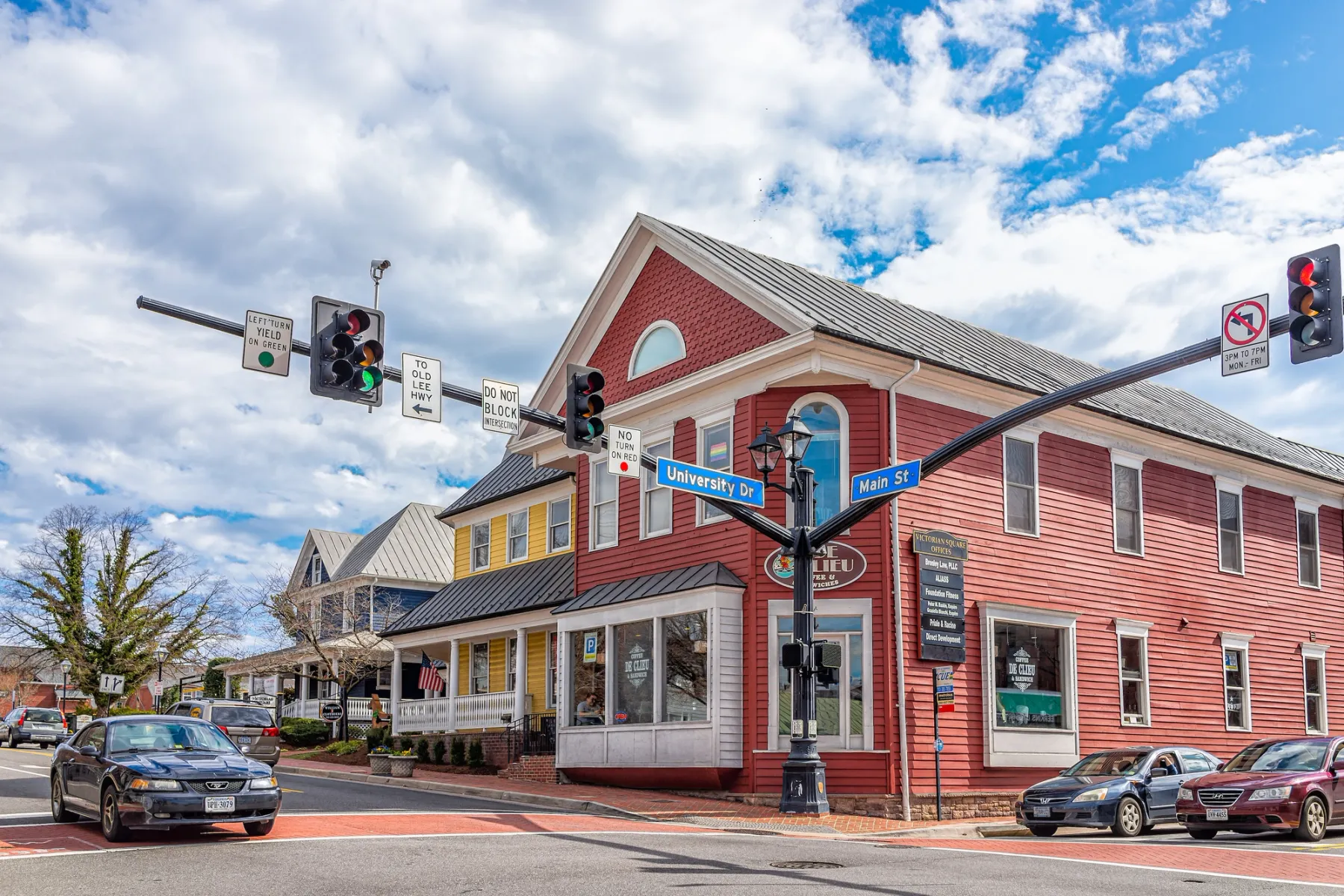 Fairfax’s old town downtown offers rural charm with restaurants and shops. Photo credit: Kristi Blokhin / Shutterstock.com